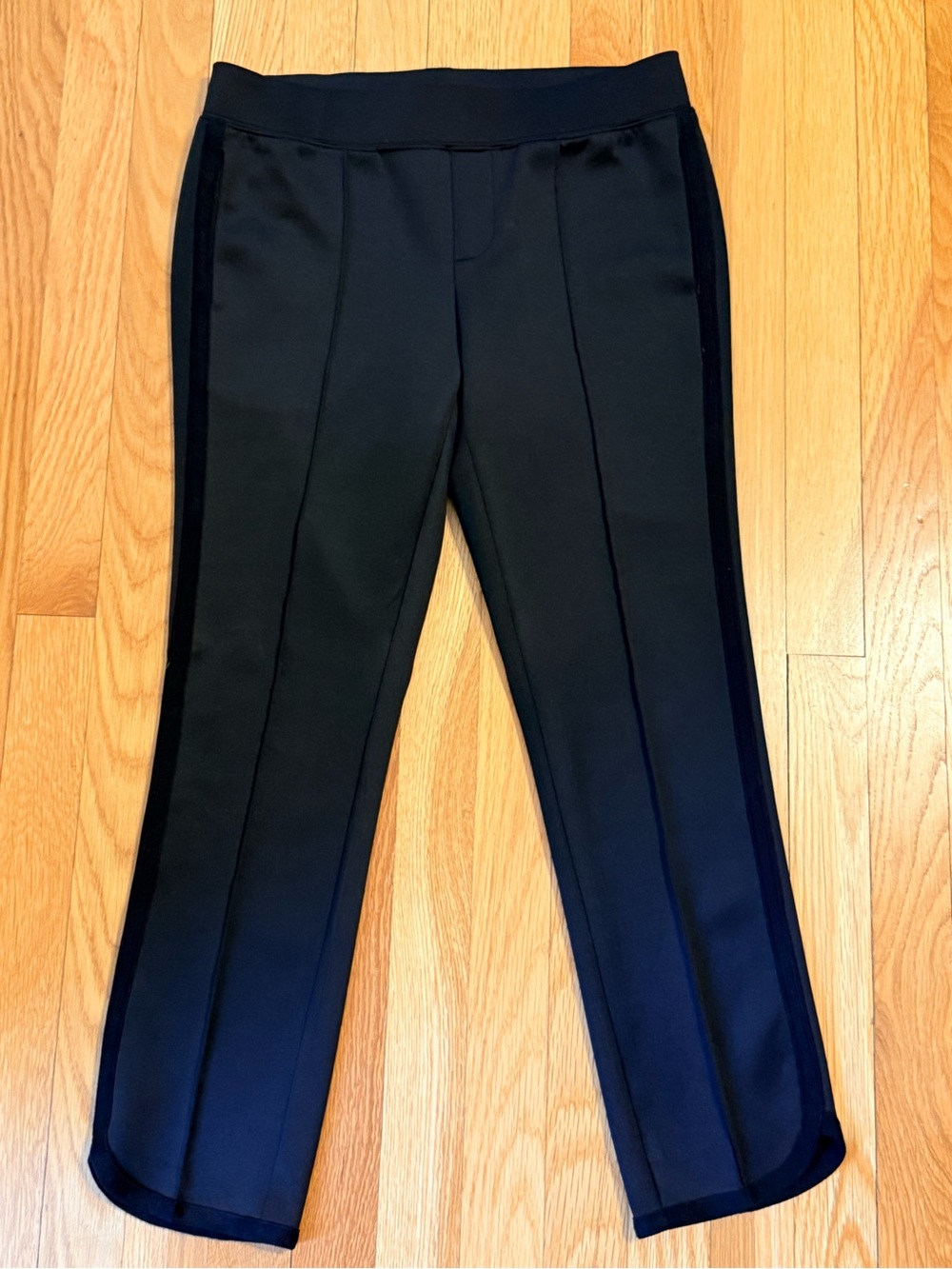 PAM & GELA Women’s black side stripe curved hem pants